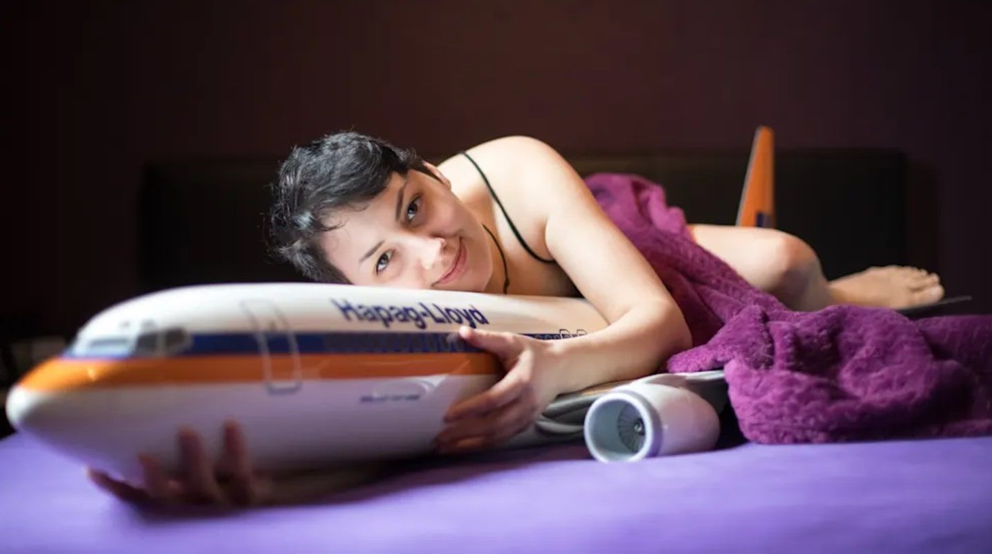 Що таке об'єктофілія - Мішель Кьобке розійшлася з літаком Boeing 737 Що таке об'єктофілія - Мішель Кьобке розійшлася з літаком Boeing 737