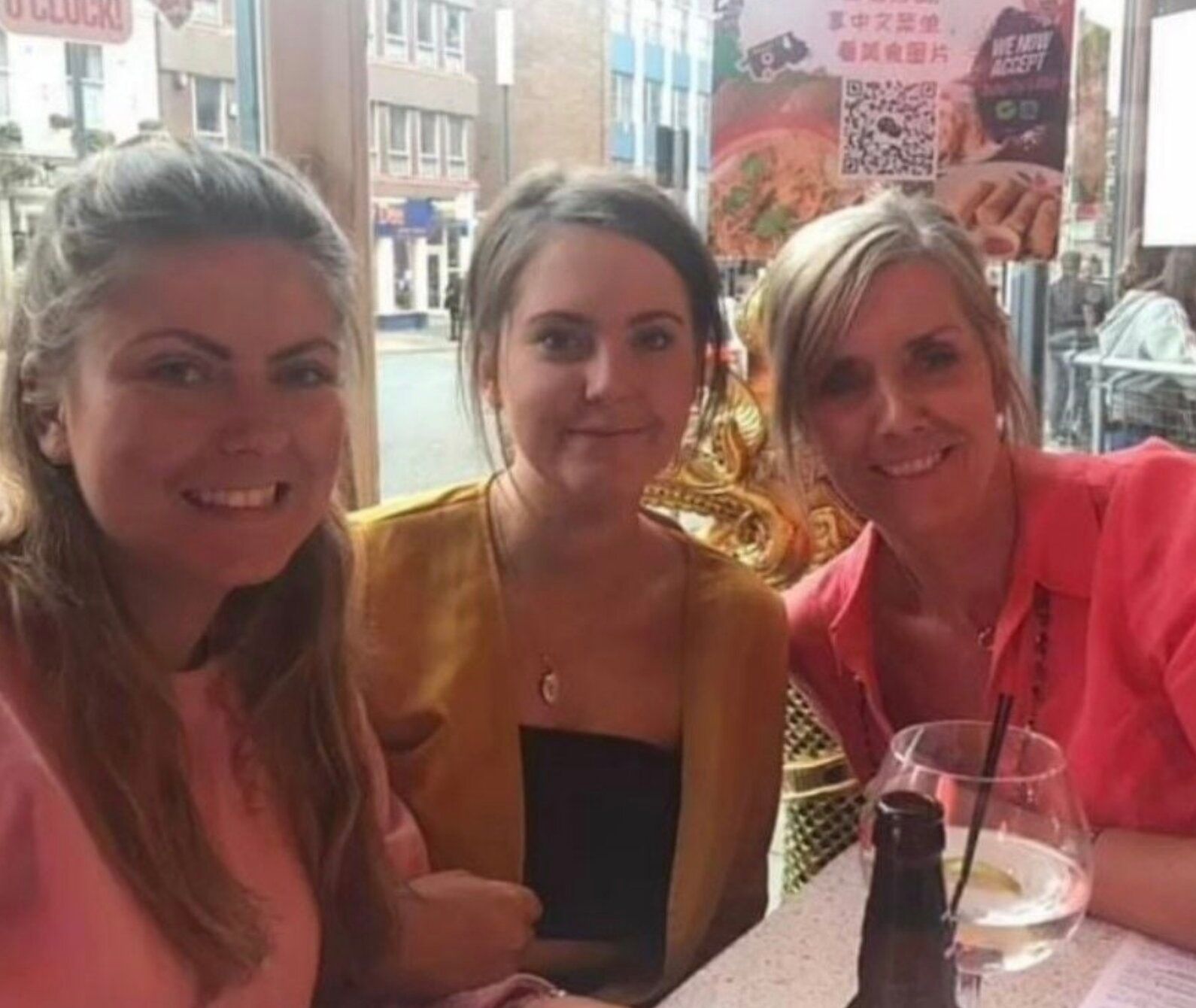 Сестры хотели отомстить любовнице папы, но все обернулось против них Сестры хотели отомстить любовнице папы, но все обернулось против них