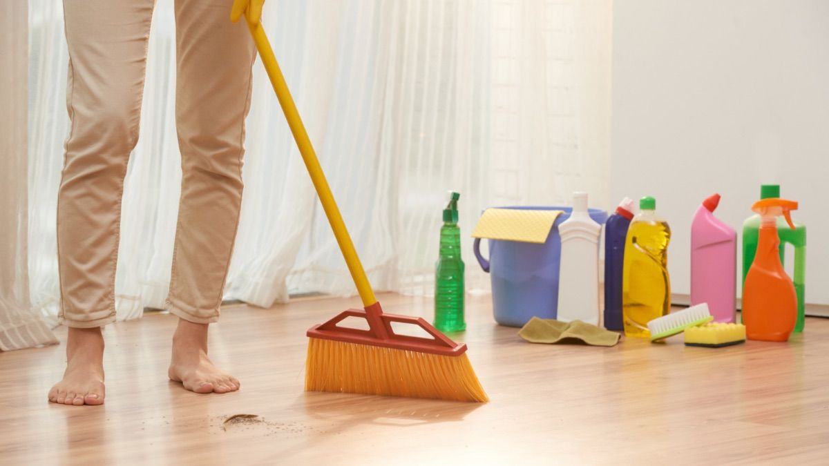 Коли не можна підмітати дім Коли не можна підмітати дім