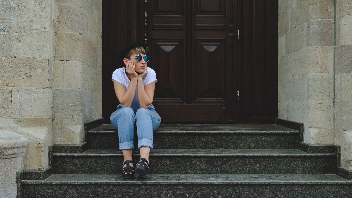 Чому не можна сидіти на порозі Чому не можна сидіти на порозі