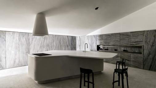 Королевство серого: дизайнеры разработали интерьер кухни полностью из мрамора – фото