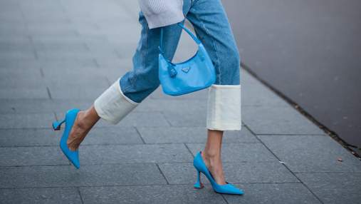 Массивные кроссовки и босоножки с тонкими ремешками: с какой обувью модно носить прямые джинсы