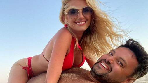Ірина Федишин на пляжі в Болгарії влаштувала фотосесію з чоловіком: спекотні фото 
