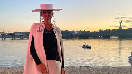 Катя Осадчая в шляпе с вуалью пришла на светское мероприятие: новые фото
